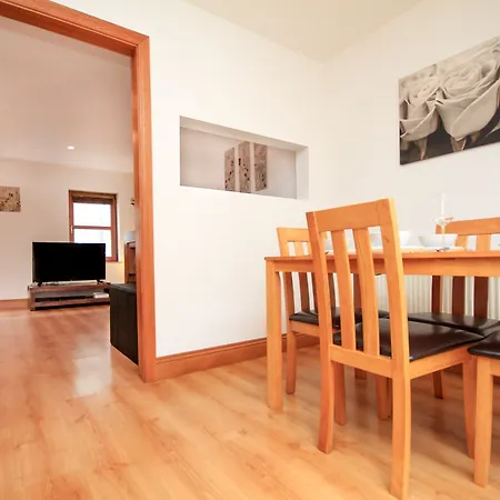 Apartment Macken Street Sleeps 10 *